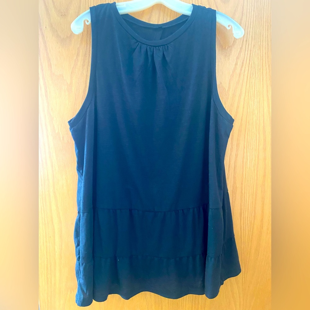 Women’s black tank top, never worn, size xl
